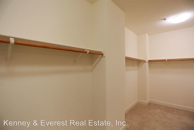 Building Photo - 3 br, 3.5 bath House - 11 West Barberry Place