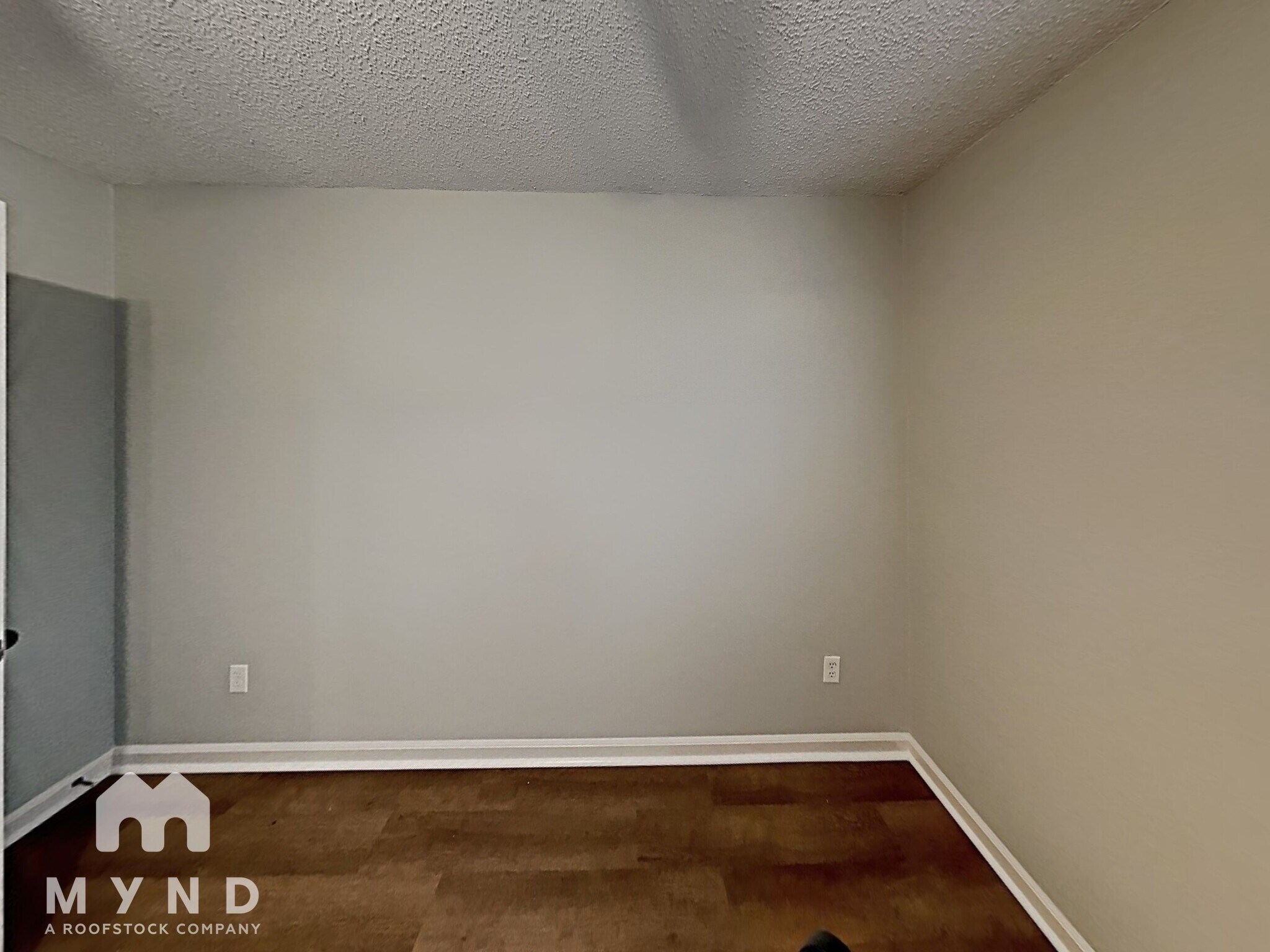 Building Photo - 320 Navajo Pines Dr