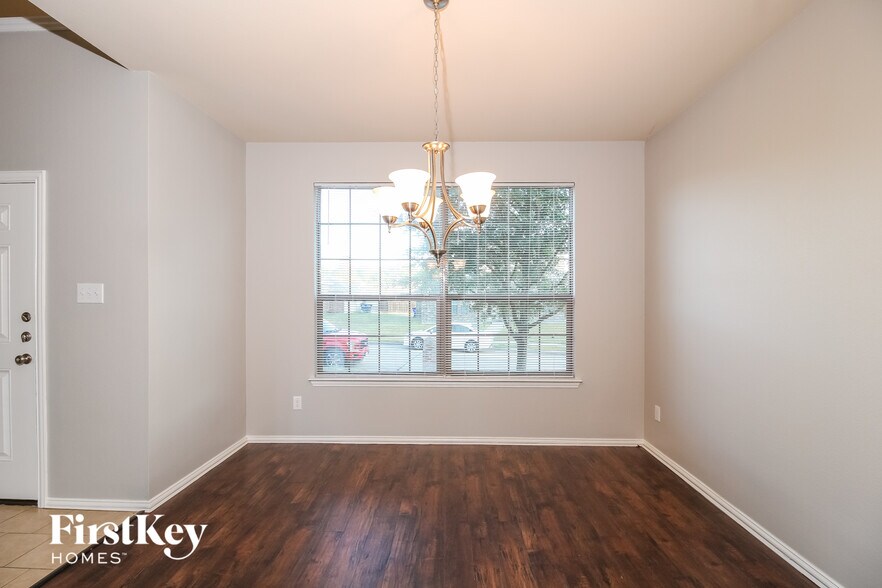 Building Photo - 1202 Jewel Ln