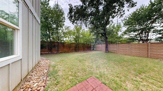 Building Photo - 609 Peyton St