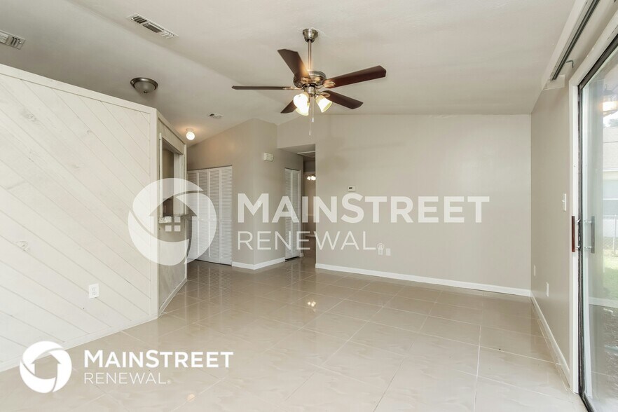 Building Photo - 647 Pampas St NW