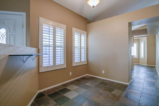 Building Photo - 1224 W Boxelder Cir
