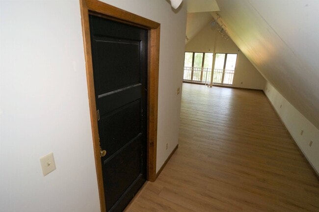 Foyer - Wellesley Place