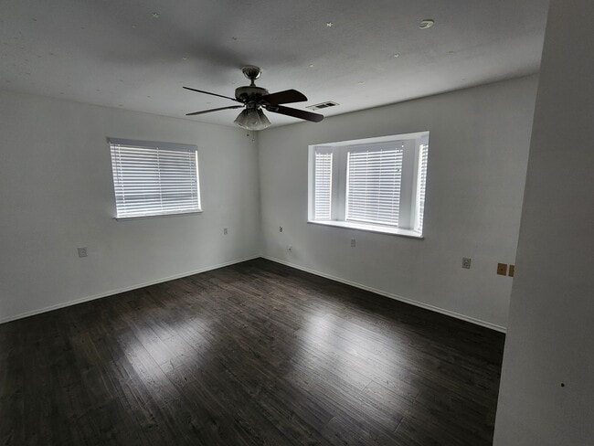 Building Photo - 678 W Henderson Ave