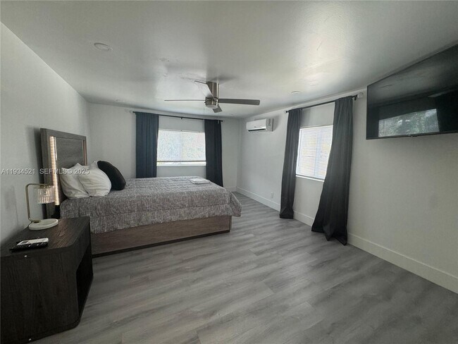 Building Photo - 1904 SW 28th St