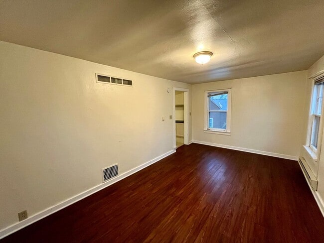 Building Photo - 1415 N Stevens St