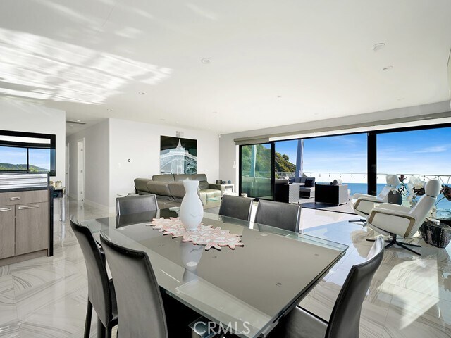 Building Photo - 1380 Skyline Dr