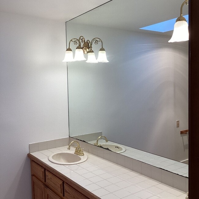 Building Photo - Ranch Style Rambler located in Stannwood