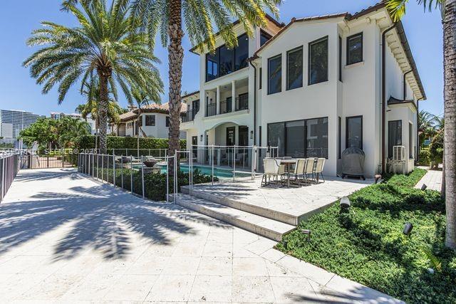 Building Photo - 2627 Castilla Isle