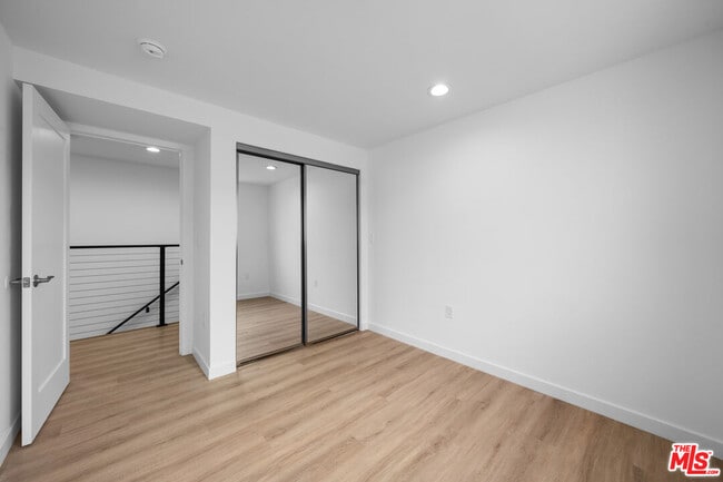 Building Photo - 1535-1538 N Kingsley Dr