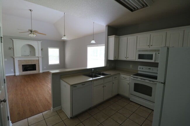 Building Photo - 1125A Southbend Drive