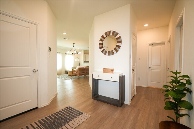 Building Photo - 8446 Manta Ray Dr