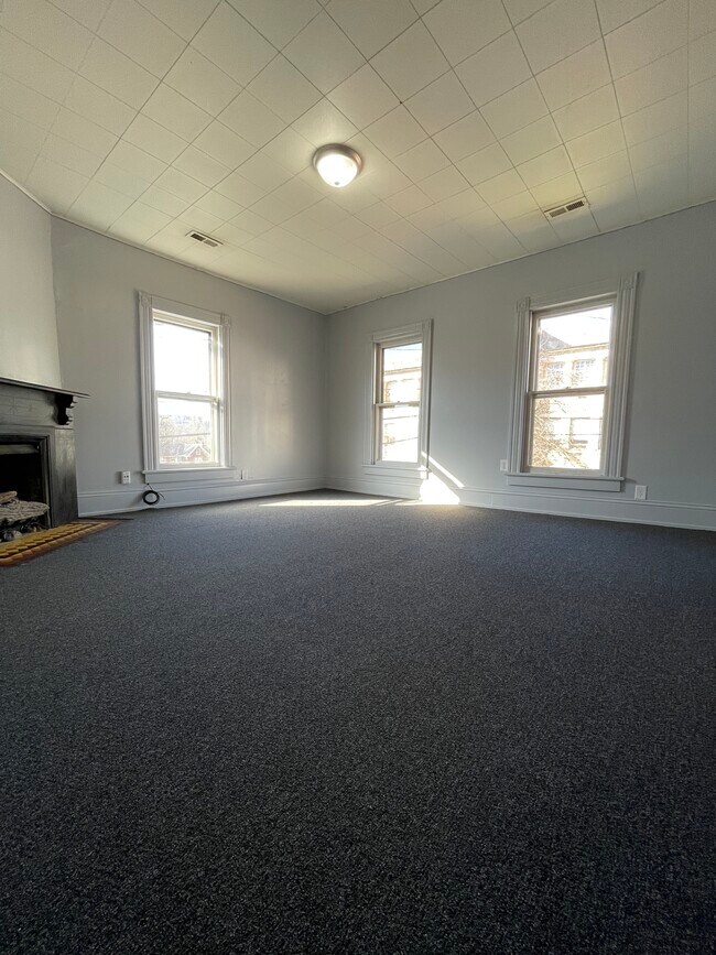 Building Photo - 404 Scammel St