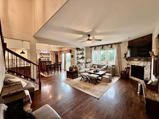 Building Photo - Spacious & Stylish 5-Bedroom Home in Cordera