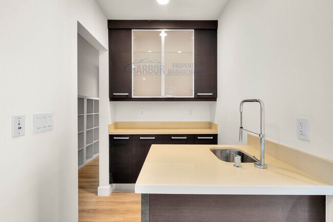 Building Photo - Palos Verdes Estates luxury home is now av...