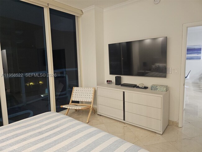 Building Photo - 6515 Collins Ave