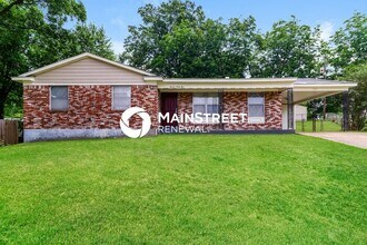 Building Photo - 3 Bedroom Pet-Friendly Home in Memphis, TN with Main Street Renewal