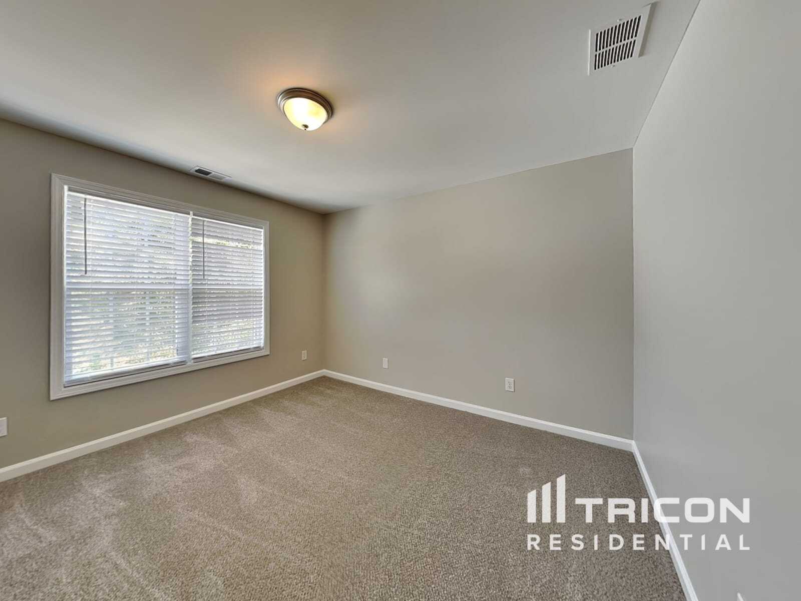 Building Photo - 9260 Carnes Estates Dr
