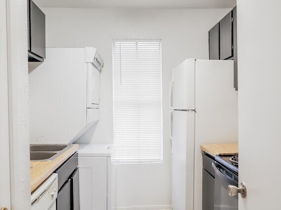 Building Photo - 8323 Wilcrest Dr