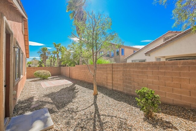 Building Photo - Welcome Home!  One Store Home