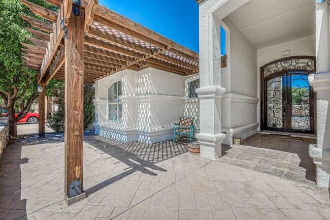 Building Photo - 5948 Anapaula Dr