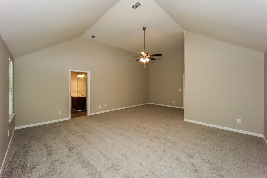 Building Photo - 6109 Hemperly Rd