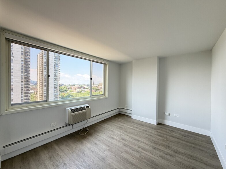 Building Photo - 1442 N Dearborn St