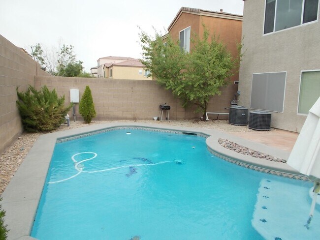 Building Photo - Welcome to your perfect summer retreat!