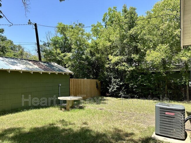 Building Photo - 1821 Live Oak Ave