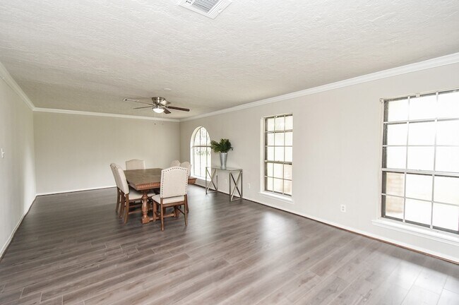 Building Photo - 1723 Big Horn Dr