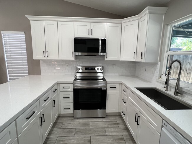 Building Photo - 3901 Starwood Ln