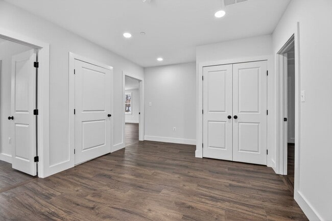Building Photo - Spacious New Build in Quiet Glenmont / Silver Spring - Available Now
