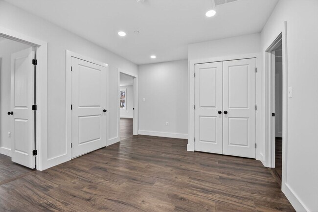 Building Photo - Spacious New Build in Quiet Silver Spring - Available Now