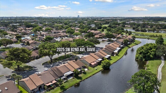Building Photo - 2025 SW 82nd Ave