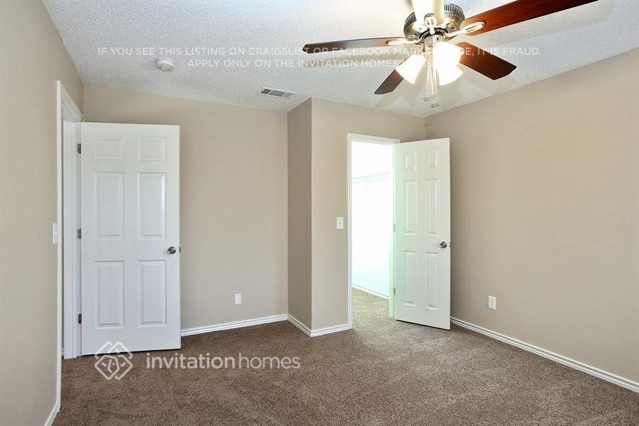 Building Photo - 10900 Huntington Rd