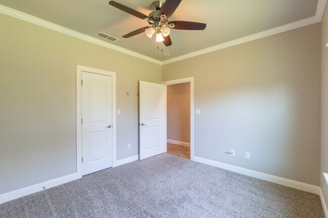 Building Photo - July 1 move in.... maybe sooner!