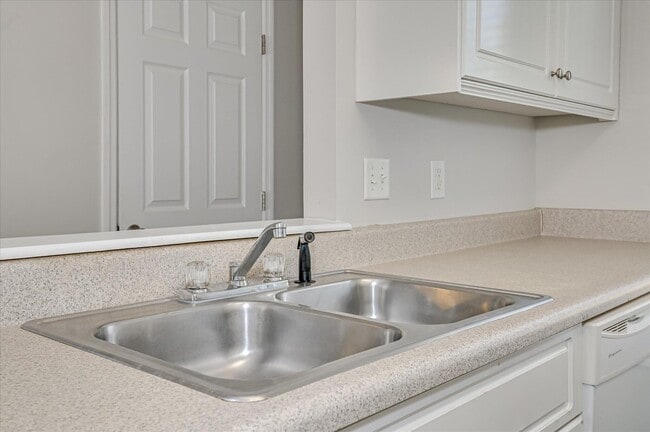 Building Photo - 7306 Dorado Dr