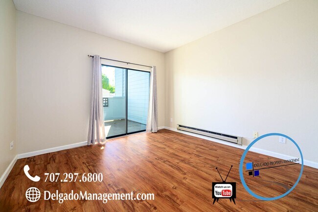 Building Photo - Glen Cove downstairs condo!