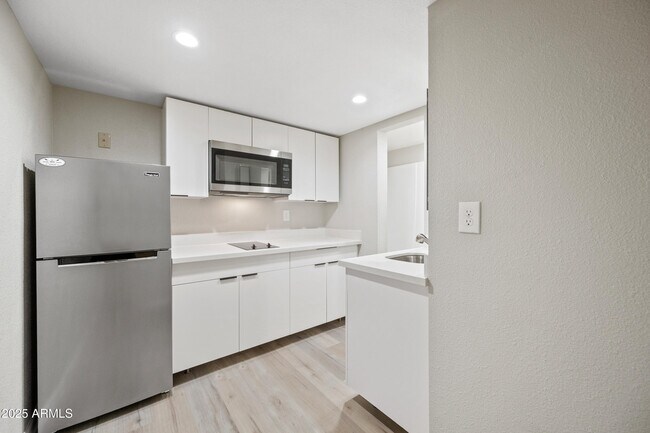 Building Photo - 3025 N 32nd St