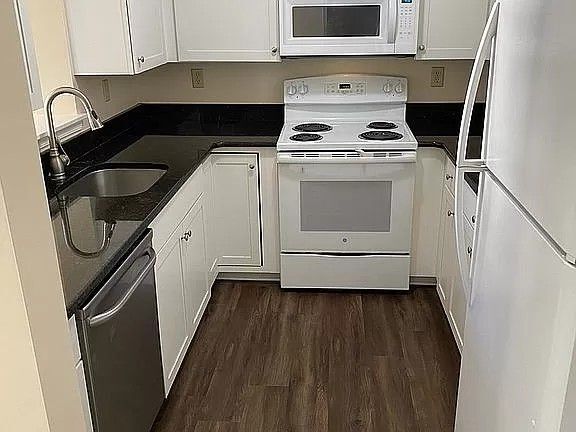 Building Photo - 4662 Louise St Claire Dr