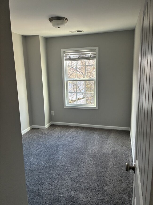 Building Photo - 767 Monroe St