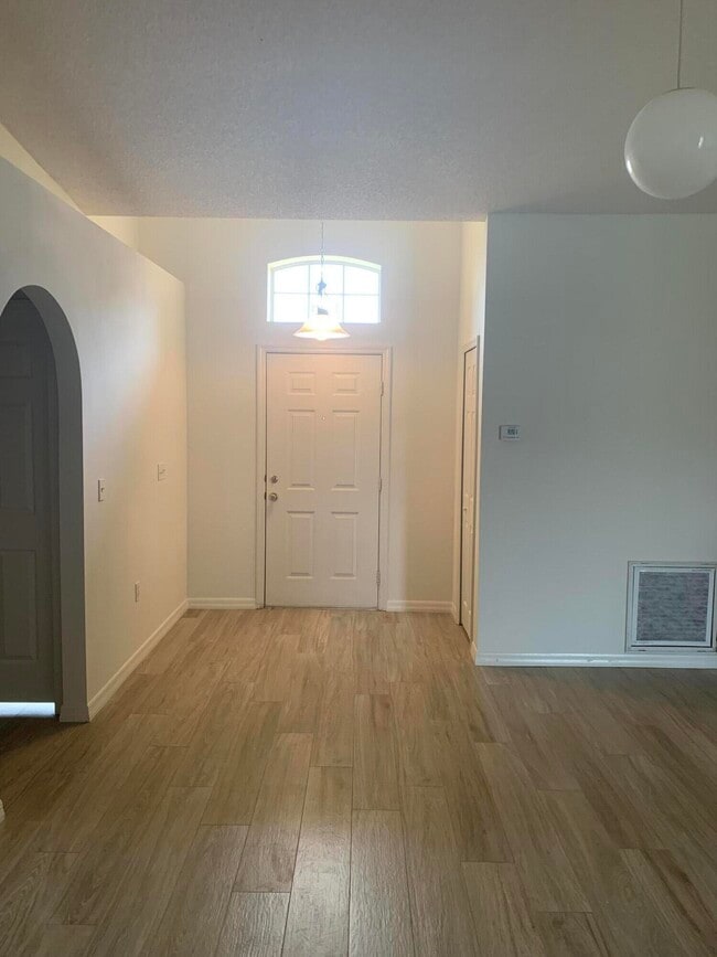 Building Photo - 1776 Vista Lake Cir