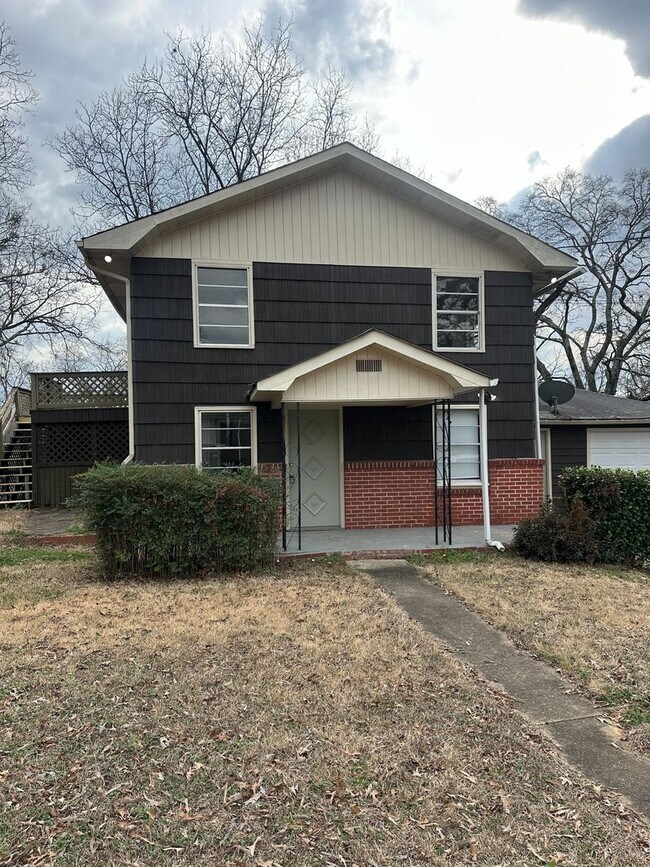 Building Photo - Spacious 3BR/2BA with Cozy Fireplace & Bright Living
