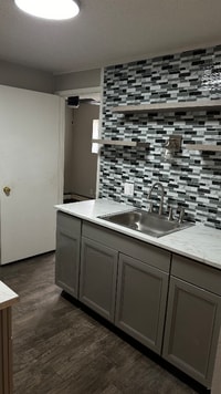 Building Photo - 622 11th Ave