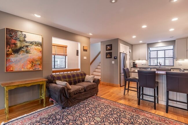 Building Photo - 54 Trowbridge St