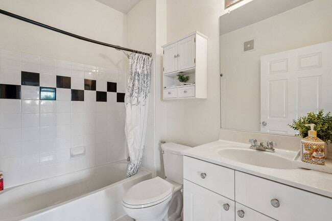 Building Photo - Stylish 3-Level Condo with Garage in Prime...