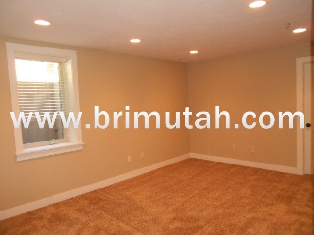 Building Photo - 1341 Kensington Ave