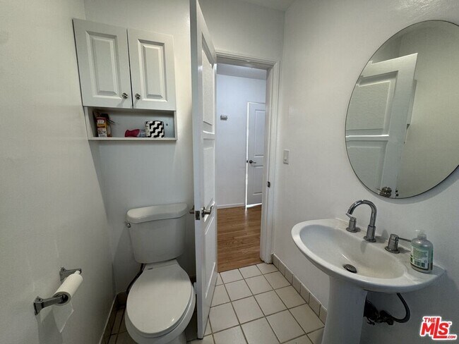 Building Photo - 6122 S Fairfax Ave