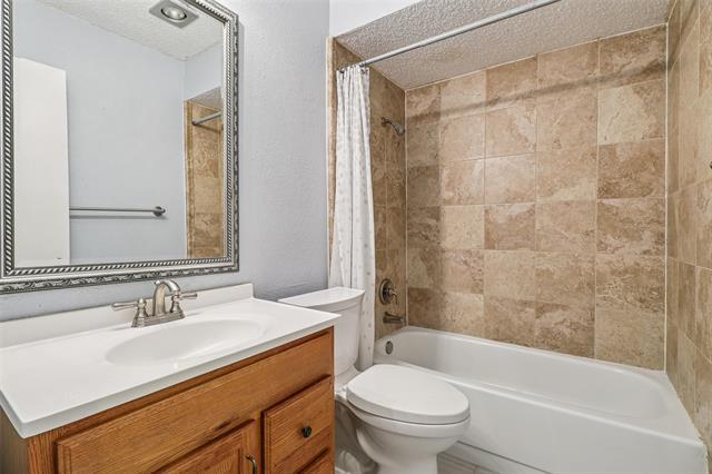 Building Photo - 2622 Briar Hill Dr