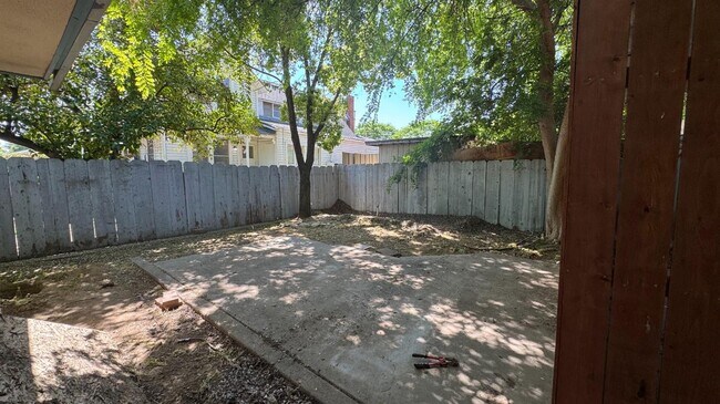 Building Photo - 493 N Alta Ave